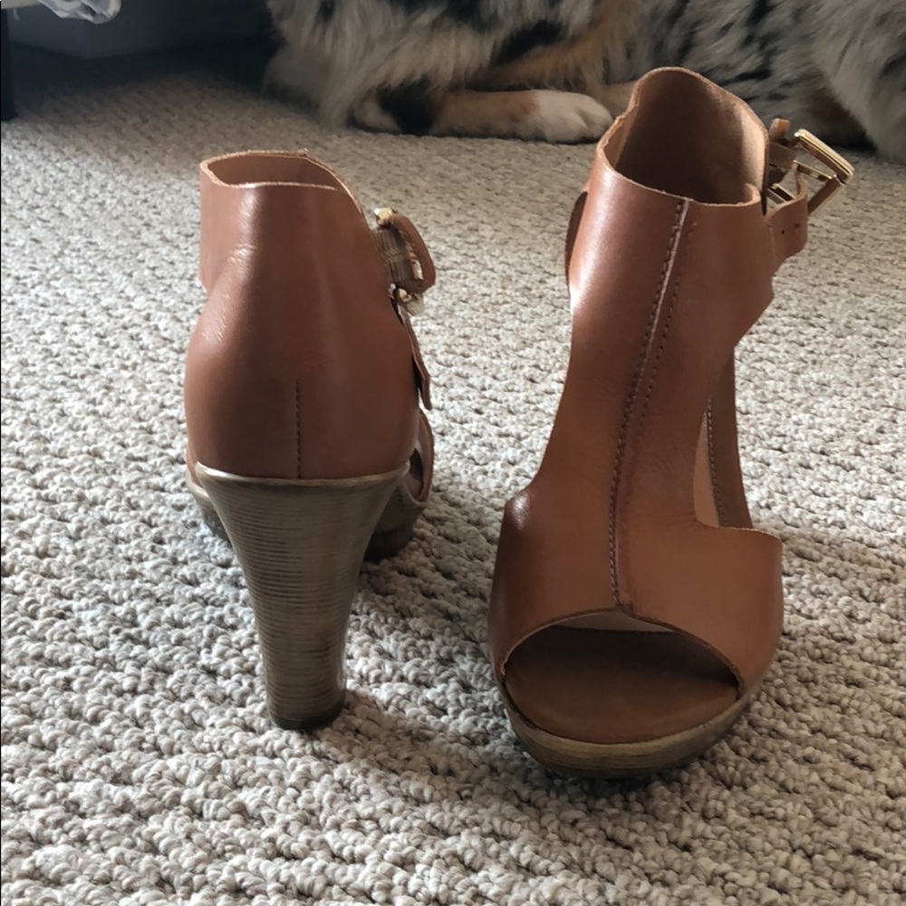Sofft tan heel size 8.5 - worn once. Comfortable